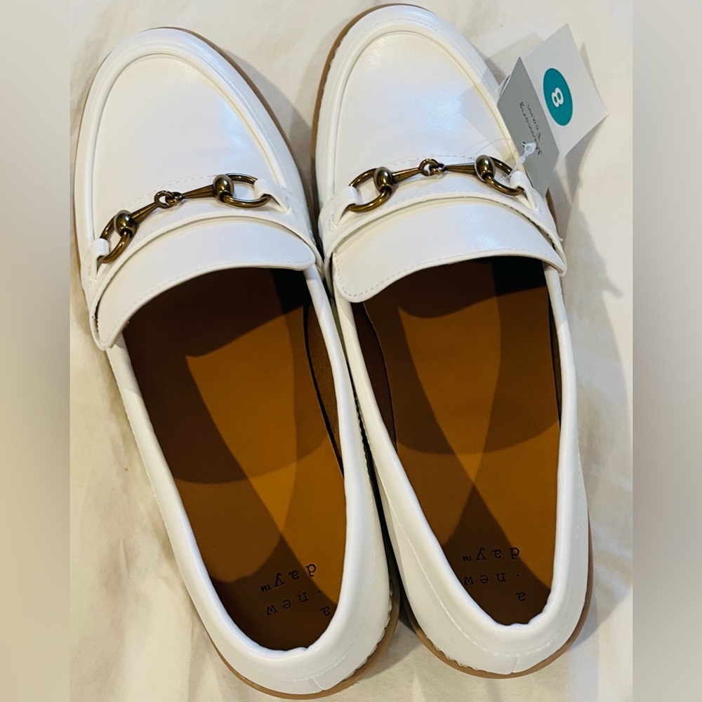 White loafers in perfect condition